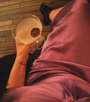 Hande Kaptan Instagram - taste 🥂