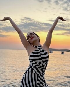 Actress Hande Kaptan HD Instagram Photos and Wallpapers July 2024