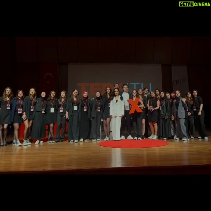 Hande Kaptan - 1.8K Likes - TEDxITU gururla sunuldu♥️
küçük anlar büyük dönüşümler yarattı.
son videoda full ekibimiz var, hepsi birlikte çalışmaktan gurur duyduğum eğitimlerine ve karakterlerine hayran olduğum kişiler. this is a vibe♥️ @itutedx
.
styling @recepdemirayy
suit @gonuldesigner
.
.
#tedx #tedtalks #istanbul #handekaptan #türkiye #reklam öf #fashion #ootd #style