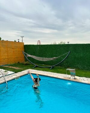 Hande Kaptan Instagram - sürekli tatile ihtiyacı olan o kız🧜🏻‍♀️ 
.
.
.

.
.
.
.
.

#travel #nature #travelphotography #photography #love #photooftheday #instagood #travelgram #picoftheday #sapanca #photo #wanderlust #naturephotography #adventure #art #travelblogger #instatravel #landscape #summer #explore #trip #vacation #traveling #pool
