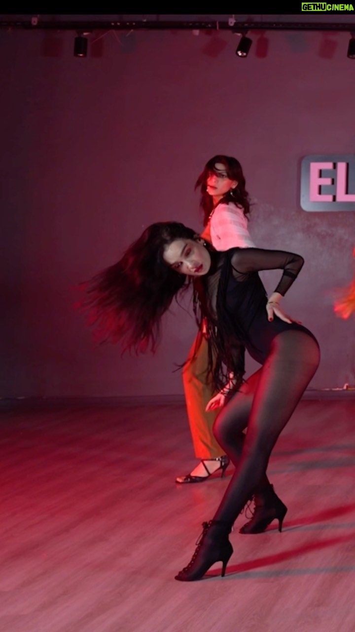 Hande Kaptan - 1.8K Likes - moment
choreography @sukrukibar ♥️
.
.
.
.
.
.
.
.
.
#dance #music #dancer #love #dancing #dancers #party #art #highheels #instagram #instagood #explorepage #dancelife #viral #fitness #explore #fun #dancersofinstagram #follow #like #trending #photography #choreography #fashion #bhfyp #artist #model #actress #dancechallenge #dilber
