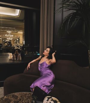 Hande Kaptan Instagram - taste 🥂