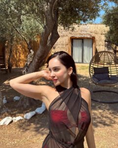 Hande Kaptan Top 100 Instagram Photos and Posts