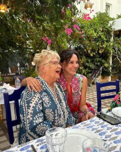 Hande Ataizi Instagram - Nevroşumla ,güzel Bodrum akşamları olsun 🤓💃🏻 #nevraserezli 💕