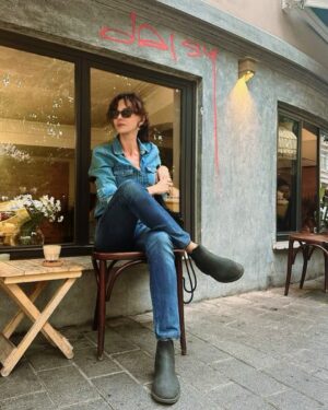 Hande Ataizi Instagram - ☕️👽