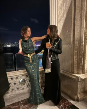 Hande Ataizi Instagram - Kriz var kızlar kalkın @serenaadeniz💕 @raisasason 💕@vanessasason