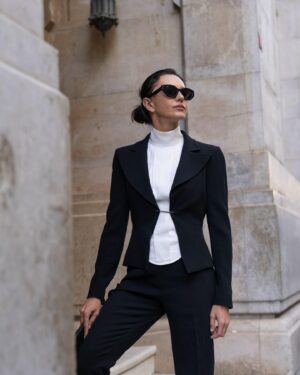 Hande Ataizi Instagram - Don’t expect too much 😎 @chanelofficial #chaneltuxedo always @manoloblahnik