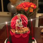 Hande Subaşı Instagram – Gün bitmeden… Bu sene de konsept atlanmadı🥰 Güzel adamım🙏🏼❤️ @alican_ulusoy 
Yeni yaşımdan herkese selamlar sevgiler😁🤗 #mybirthday #february21st #şubat #homesweethome #nergis #bahtoyunu