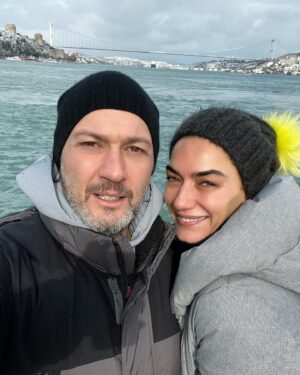 Hande Subaşı Instagram - Böyle yürümeyi denedik😁 #myboy #mygirl
