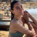 Hande Subaşı Instagram - Yine yeniden ☺️✨💛 #summer2022 #alemagou #mykonos Photo credit @alican_ulusoy 😁