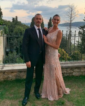 Hande Subaşı Instagram - Ailecek düğün dernek 😉✨🤍 #subaşıailesi #çağlargökçewedding