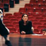 Hande Subaşı Instagram - #birmasaldı başlıyooor 🤍🙏🏼🎭🎤🎶 #musical #müzikal Sahne arkadaşlarımı hayranlıkla izlerken… 🥰 nice yıllara🙏🏼 #dünyatiyatrogünü #worldtheatreday