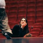 Hande Subaşı Instagram – #birmasaldı başlıyooor 🤍🙏🏼🎭🎤🎶 #musical #müzikal 
Sahne arkadaşlarımı hayranlıkla izlerken… 🥰 nice yıllara🙏🏼
#dünyatiyatrogünü #worldtheatreday