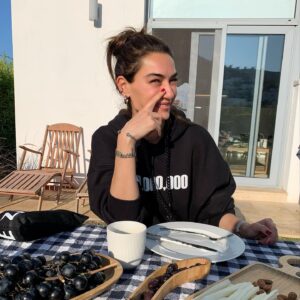 Hande Subaşı Instagram - Mutlu bayram kahvaltısı🎈🥐☕️canım arkadaşımın gözünden:) @sedensoyalp 
#bodrum #29ekim