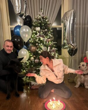Hande Subaşı Instagram - First New Year & Birthday all together🫶🏼🖤🐶 #january3  @alican_ulusoy #mylittleboysbirthday #myboys #happybirthday #happynewyear #germanshepherd #glennofimaalterrier
