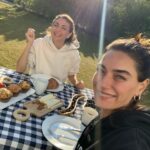 Hande Subaşı Instagram - Mutlu bayram kahvaltısı🎈🥐☕️canım arkadaşımın gözünden:) @sedensoyalp #bodrum #29ekim