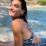 Hande Subaşı Instagram - Kendi moda çekimimi yaptım nasıl ?!🙃🤍 #mutluanlar #sealovers #sundayfunday