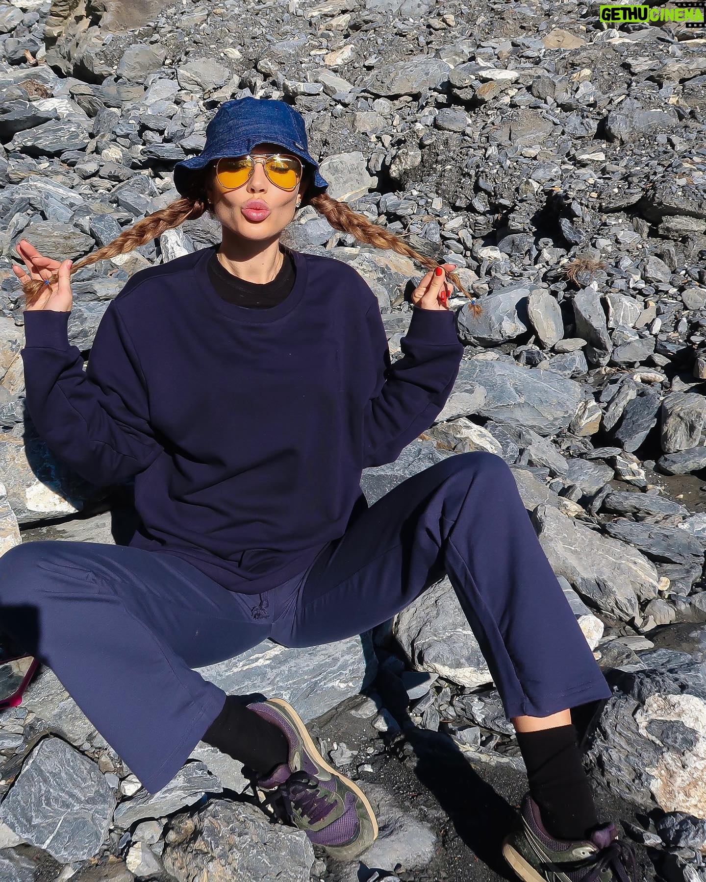 Haneia Maurer Instagram - Heidi recharge les batteries 💚 #ootd Cotton bio @emmaus_alternatives