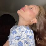 Haneia Maurer Instagram - Amour, gloire et beauté Des mots qui font rêver Des têtes qui font tourner Depuis l’éternité Amour, gloire et beauté C’est comme la liberté On doit en hériter Sinon, faut les gagner Certains sont bénis des dieux Ils sont nés pour être heureux Ils ont touché le gros lot, Pour eux, rien n’est trop beau Amour, gloire et beauté Des mots qui font rêver Des têtes qui font tourner Depuis l’éternité Amour, gloire et beauté C’est comme la liberté On doit en hériter Sinon, faut les gagner Ils ont le monde à leurs pieds Partout, ils ont leurs entrées Ils ne craignent rien Du destin qui leur tend la main Amour, gloire et beauté Des mots qui font rêver Des têtes qui font tourner Depuis l’éternité Amour, gloire et beauté C’est comme la liberté On doit en hériter Sinon, faut les gagner