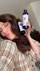Haneia Maurer Instagram - Je passe à la coloration végétale et produits naturels UNBOXING @aromazone_officiel all the way to the 🇺🇸
