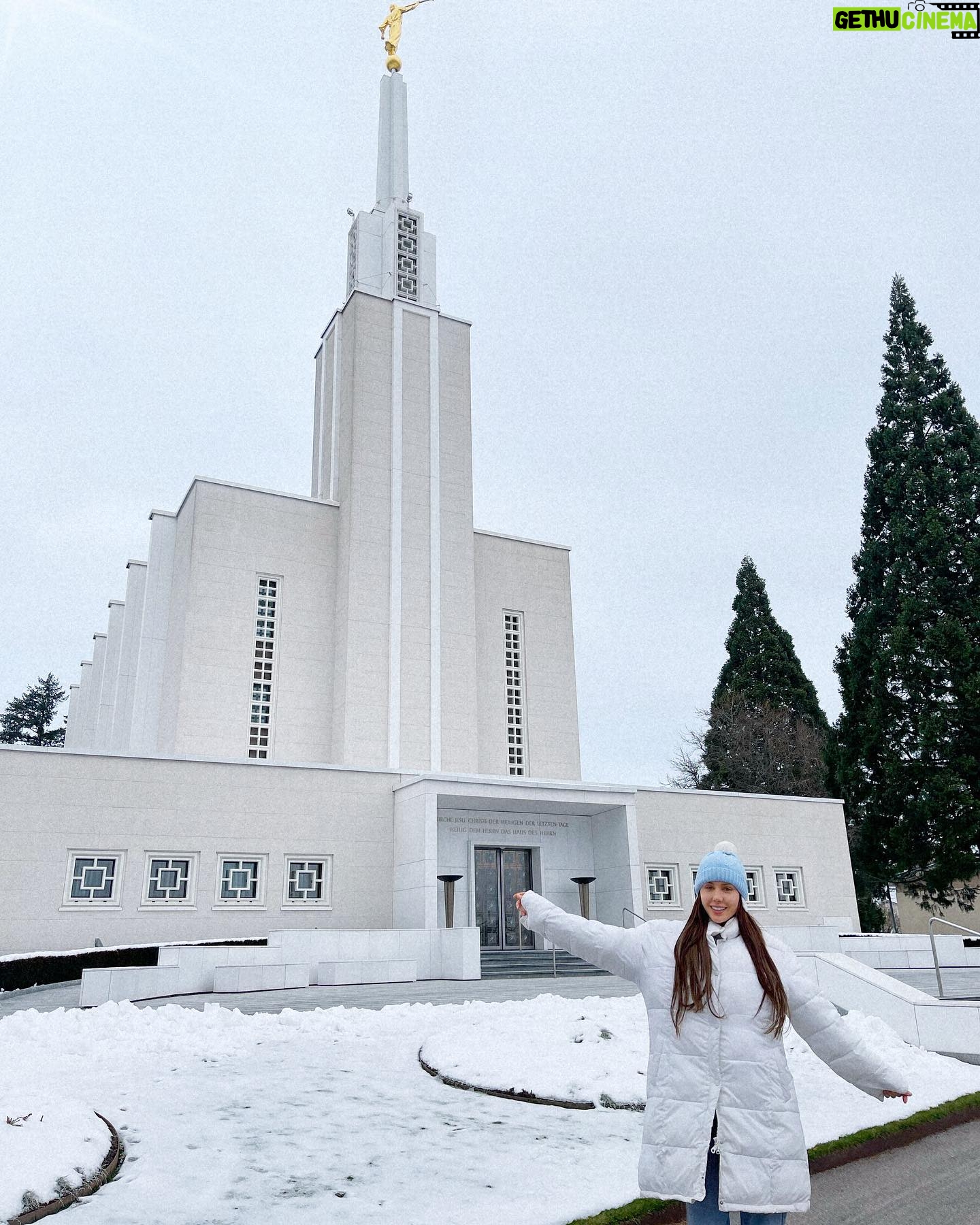 Haneia Maurer Instagram - Quand Nous avions fini de prier au temple, une personne à qui je m’étais confiée sur ma famille il y a quelque semaine m’a dit : « j’ai pensé à ton frère » J’ai eu une pincée au cœur. Quelle chance, j’ai d’être entourée de personnes avec une telle bonté, Merci 💕. Que ses prières soient exaucés, que les personnes qui souffrent puissent comprendre l’importance de vivre en accords avec les commandements précieux qui nous on été donné. Mes prières vont aux familles qui souffrent et baignent dans l’oasis du Malin qui trompent le monde pour assouvir son esprit déchu. Restez droit, respectez votre corps et nourrissez votre âme des écritures. Vous verrez le monde d’un autre angle et serrez plus fort face à la tentation.