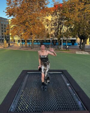 Hanna Ardéhn Instagram - Invigde @hoteldraken igår kväll ✨💃 Trampolinen utanför får 10/10 toasters

@strawberry 
@hoteldraken 
@assefacommunication