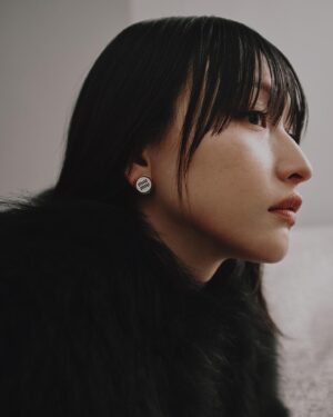 Hanna Chan Instagram - Happy Holidays with @miumiu #MiuMiuHoliday 🩶