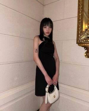 Hanna Chan Instagram - The 60th Golden Horse Awards with 年少日記 team 🖤

Wardrobe @miumiu