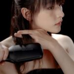 Hanna Chan Instagram - ☪️ 人生就是一場冒險，嘗試創新的事物。今次與 @ghdhairhk 首度合作 ，正好遇上ghd科研團隊的革命性發明 — 首個乾髮、造型二合一熱風造型夾！我親自以ghd duet 雙效熱風造型夾，從濕髮起打造個人髮型，再配合濕髮造型順滑精華油，展現我的個性風格～🤍 立即購入ghd duet 雙效熱風造型夾➕ghd濕髮造型順滑精華油，親自打造完美頭髮造型，建立你的獨有形象！與ghd一起創新進步，探索更多造型可能，成就更具魅力的你～🖤✨ #ghdhk #ghdduetstyle #duetstyle #2in1styler