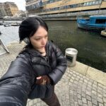 Hanna Chan Instagram - Throwback London in January: freezing 🌬️( ・ ̫・)❅ & @canadagoose keeps me warm~~~