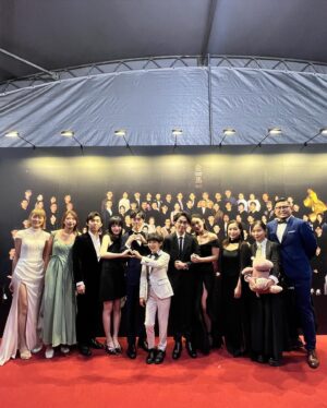 Hanna Chan Instagram - The 60th Golden Horse Awards with 年少日記 team 🖤

Wardrobe @miumiu