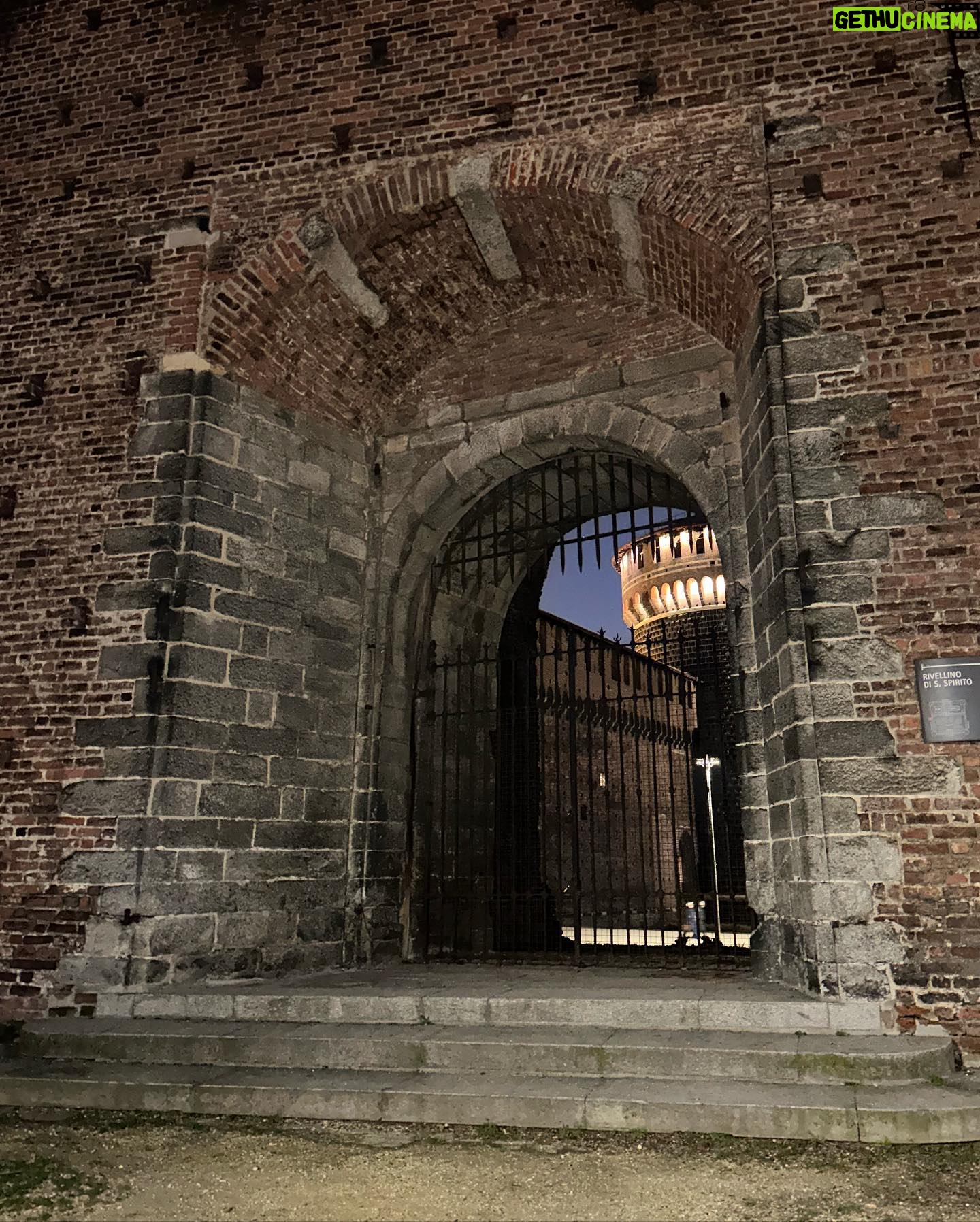 Hanna Chan Instagram - Night walk in Milan ʚ✞ɞ