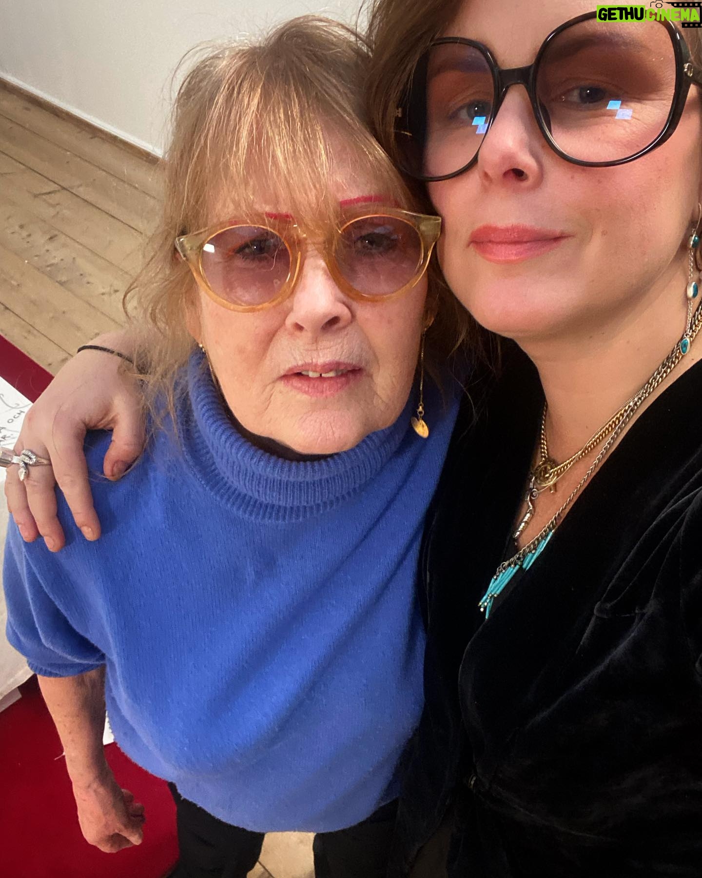 Hanna Hellquist Instagram - Snart i en utställning nära dig (på Millesgården)!
