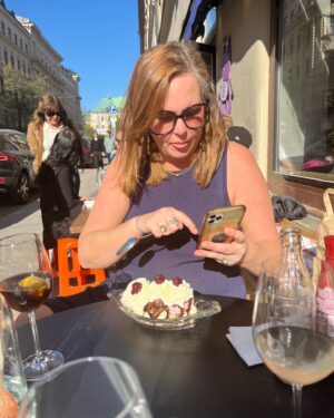 Hanna Hellquist Instagram - Bästa dan i mitt liv 🍌