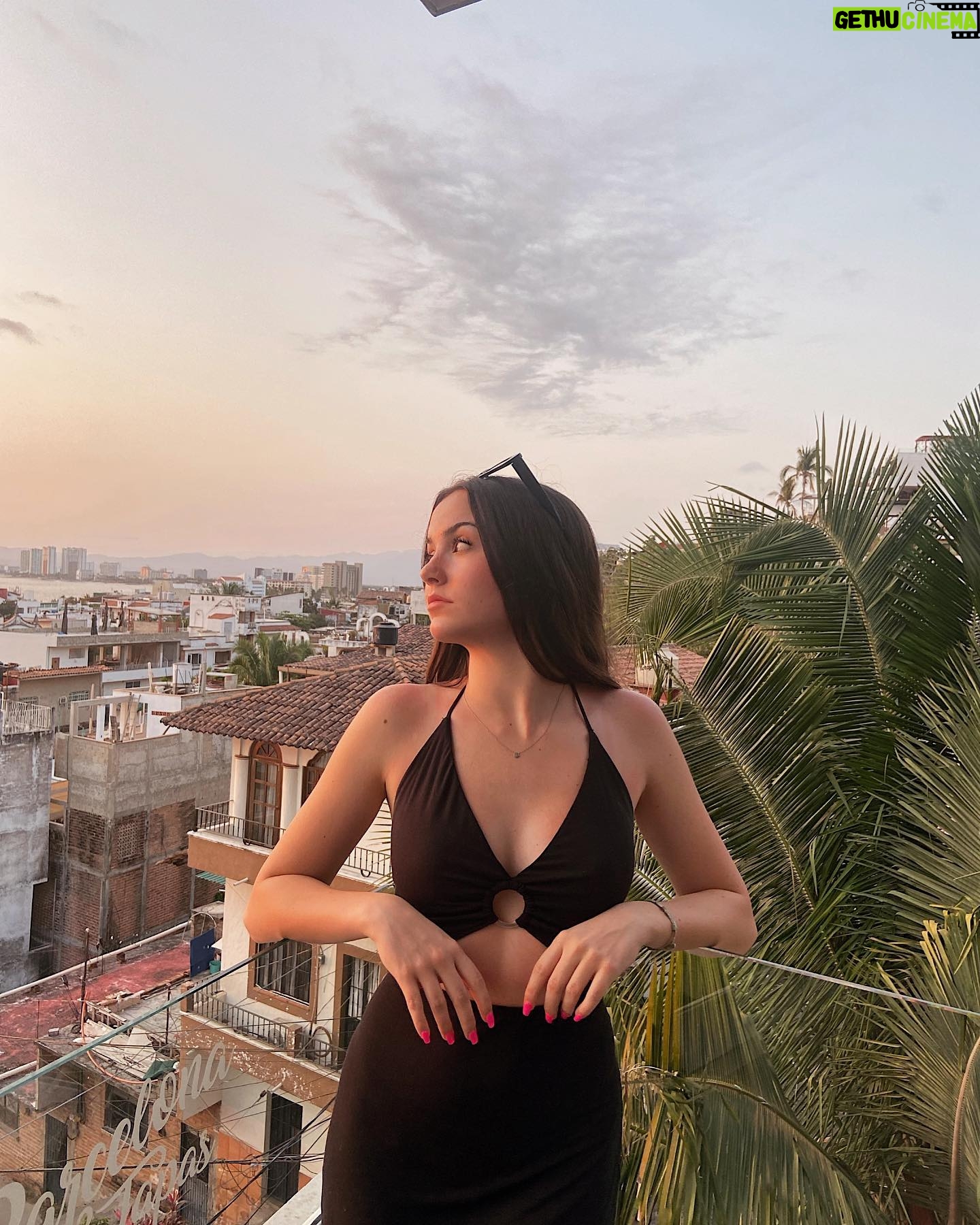 Hannah Cheramy - 3 Likes - Mandatory Mexico post 🍹