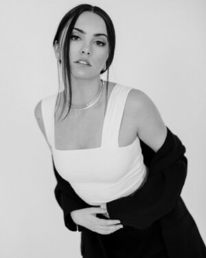 Hannah Cheramy Instagram - Few pics from this super fun shoot✨
📸: @emilydoylephoto 
💄: @allisonkirbyy 
💍: @nazzarjewellery