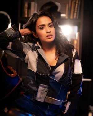 Hannah Reji Koshy Instagram - Difficult roads lead to beautiful destinations🖤
So LET'S RIDE💙

Photography: @jibinartist
@plan.b.actions
Pr & Managed By: @maxxocreative @maxxo_celebrity
Costume: @vewora_store
Styiling: @sanliya_sabu
Makeup: @merins_remyamerin
Studio: @studio_maxxo
Photography Asst: @dayonphotos 
Team Maxxo: @vishnu__photography___ __ @rizwanmechoth