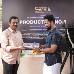 Hannah Reji Koshy Instagram - Happy & honoured to share the Pooja stills of my next!! With blessings & prayers 🙏 #Kdilse ❤️

Written & Directed by @neeleshek 🎬
Produced by @svkamovies022 💰 

@hannahrejikoshy @suman_ambatt @kiran_rz  @collins_jose_dp @manu.n.s62 @noufal_hussain_ @aneeshcine @merlin_lizbet @hussain_bin_hamza @sajithmundayad 📸: @haris_sainudeen

#kaleshramanand #hannahrejikoshy #next #malayalamcinema #actor #blessed #gratitude #dowhatmakesyouhappy #lovewhatyoudo #nevergiveup #positivevibesonly #artistforlife