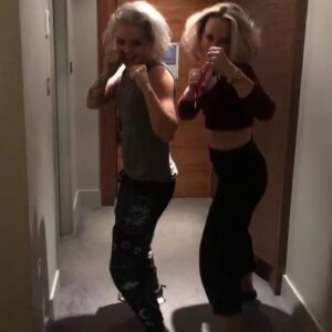 Hannah Spearritt Instagram - Flashback to my fave person ever @missymissjude love u u sexy little minx😘 I think it’s gone our bed time, naaawty! 🙈
#boomberang #shadowboxing #workingoutwhilststilldrunk 😂