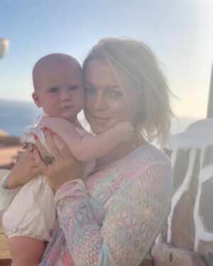 Hannah Spearritt Instagram - #lovinglife #meandmygirl #holiday #vibes #sun #love #baby #memories #7months #purity 💗