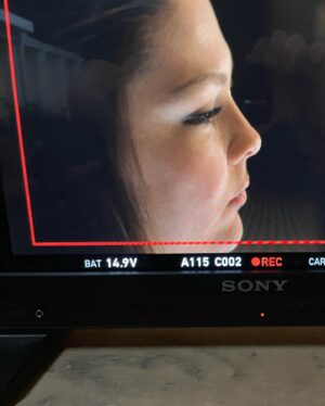 Hannah Zeile Instagram - bts there is an incredible transformation process that goes into creating the Kate Pearson you see on screen! forever grateful to everyone who helps bring this character to life! #thisisus @nbcthisisus @zoehaymakeup @steviebfx @taniammakeup @outofkit @teeth_by_archer @michaelpreitzhair
