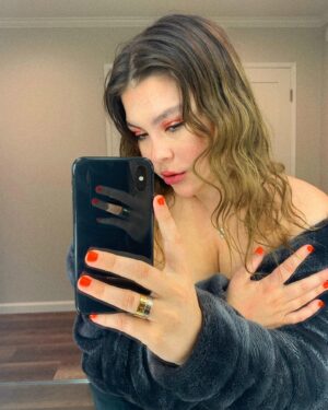 Hannah Zeile Instagram - 🍊🧡