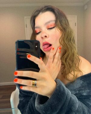 Hannah Zeile Instagram - 🍊🧡