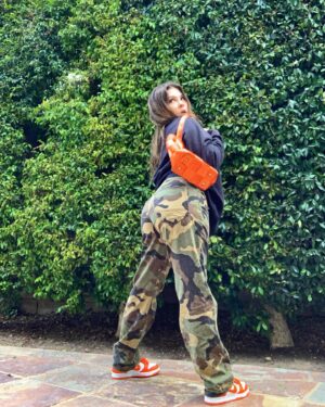 Hannah Zeile Instagram - “where are your legs?¡¿!!?”