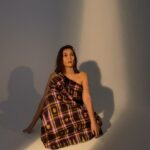Hannah Al Rashid Instagram – A series of explorations into her Bugis heritage through a single sarong…

Photographed by @hakimsatriyo 
Make up by @jessnoveria 
Assisted by @catherine.cn 
Hair by @hairdobyrachela 
Accessories by @subengklasik 
BTS vids by @lithamaliky 

#bugis