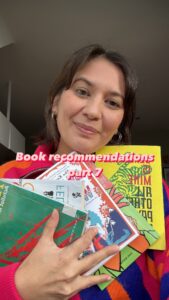 Hannah Al Rashid Instagram - Sastra Indonesia 🫶🏼💕✨📚 Waktu kuliah otak third culture kid ini lumayan pusing saat baca sastra Indonesia, justru karena bahasanya yang sangat kaya. Melihat cara penulis/pujangga Nusantara merangkai kata-kata dengan begitu emotif dan indah membuatku ingin tinggal di zaman itu saja, biar bisa dirayu à la Amir Hamzah, pasti istimewa dan langsung jatuh cinta 😂💕 #rekomendasibuku #bookrecommendations #reading #books #sastra #rekomendasibukuhannah