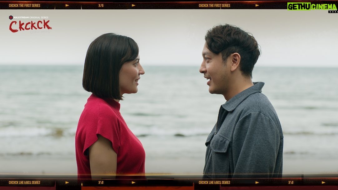 Hannah Al Rashid Instagram - Rio dan Marina. Jatuh cinta di kantor. Tapi sekali cium dipecat niiiiii…..harus gimana yaaaaaa??? Episode 3 dari @ckckck.series akan tayang BESOK di @maxstream.tv …pas deh, Valentines Day ikutin cerita cerita problematic 🫠🤍😭🤣🥺🤞🏽💕