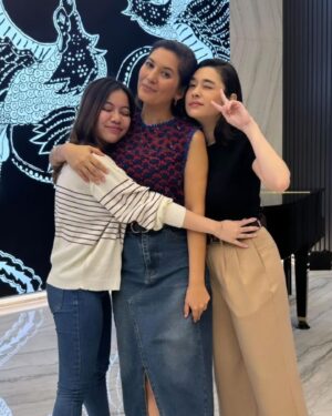 Hannah Al Rashid Instagram - Life lately…

#goblokglam 
#pencaksilat
