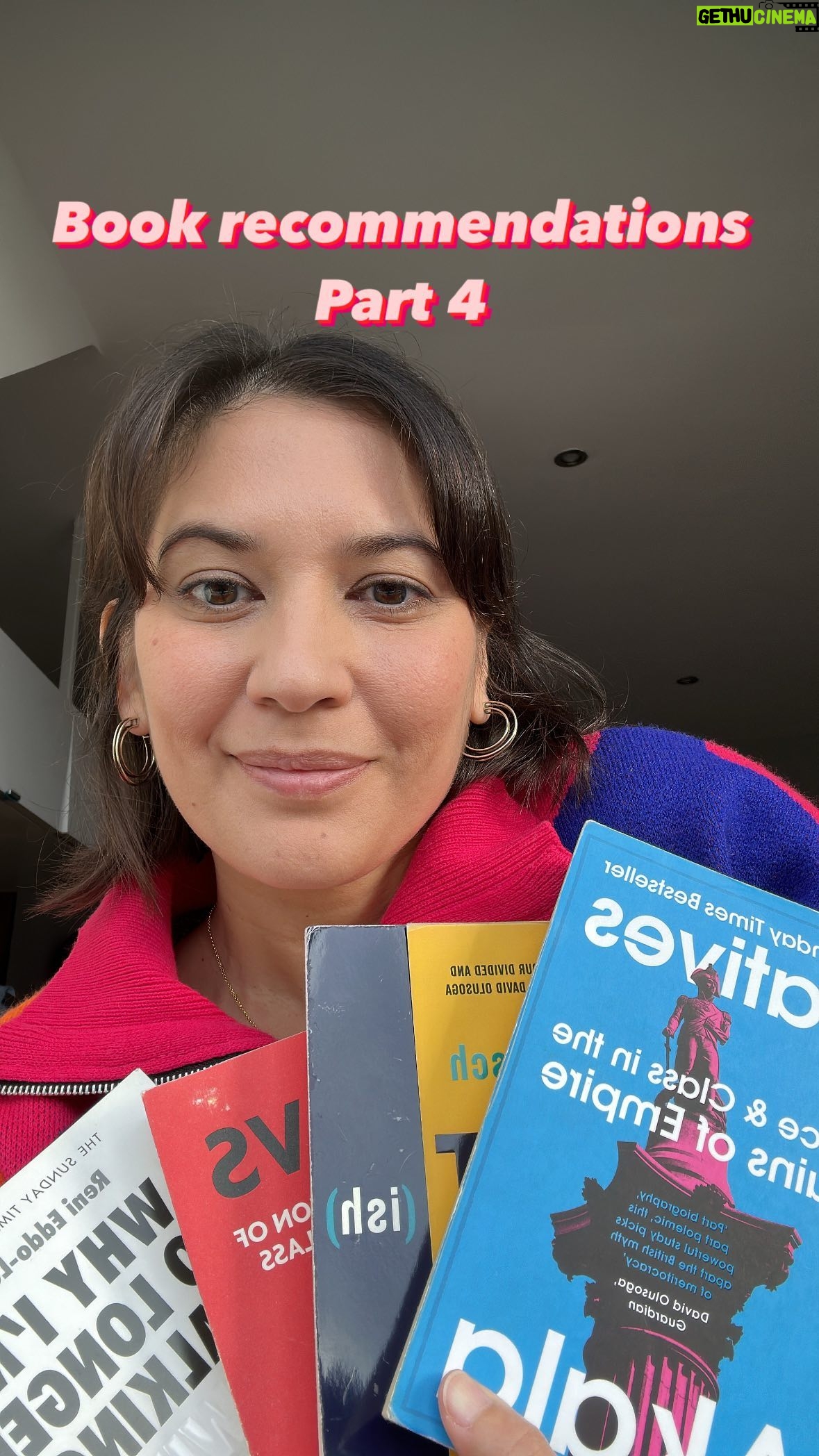 Hannah Al Rashid Instagram - Selama tinggal/sekolah di U.K. tak sekalipun ada pelajaran/pembahasan tentang sejarah imperialis Inggris…sehingga rasisme yang saya saksikan atau mengalami tidak pernah bisa saya melihat sebagai sesuatu yang struktural karena memang diabaikan oleh pemerintah (setidaknya jika kita bicarakan edukasi nasional) Gerakan Black Lives Matter mengubah itu. Buku-buku ini menjadi sangat PENTING untuk memahami pengalaman POC (people of colour) dan orang dari keluarga imigran seperti saya. Semoga bermanfaat untuk teman-teman 📚✨ #rekomendasibuku #bookrecommendations #reading #books #rekomendasibukuhannah