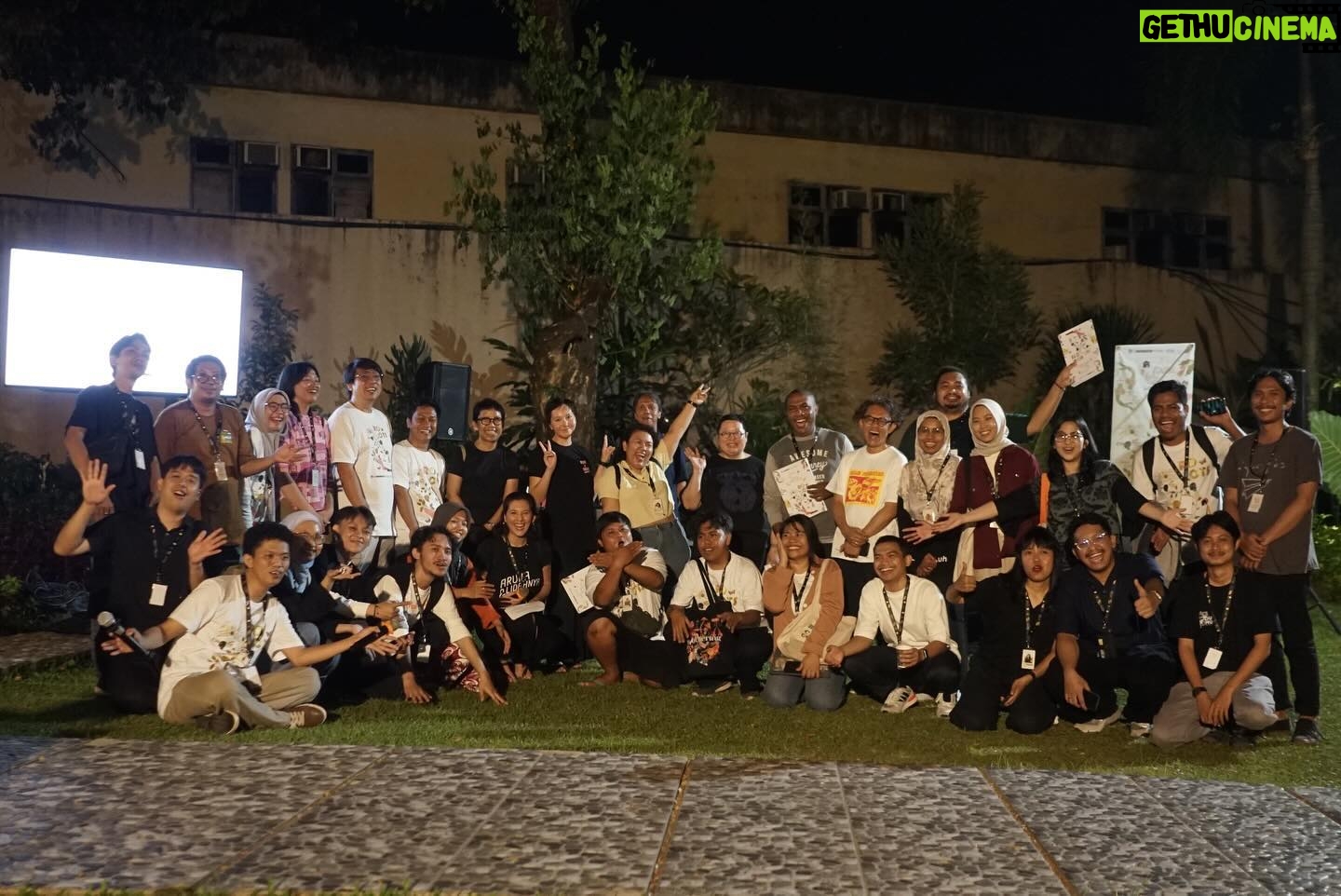 Hannah Al Rashid Instagram - SEAscreen Academy 2024….WHAT AN ABSOLUTE FRICKIN JOY TO HAVE BEEN A PART OF IT 🥹🫶🏼💕☀️ I have been back to Makassar 3 times in the past 6 months, and every time I have come back inspired and refuelled thanks to the interactions and conversations I’ve had with local creative communities and film makers there. So when the opportunity came to offer my help for SEAscreen, I knew it was going to be an incredible learning experience. To my fellow mentors, thank you for teaching me so much this week. In reality I was there to learn and absorb as much as the participants, I am grateful for all the time and energy and knowledge you all shared 🫶🏼 @rizariri @prima_rusdi @andiburhamzah @yndlaurens @nelleu @uabumrungjit To the organisers and volunteers and helpers who looked after us so well especially @andifza @yuukartika @ferandamonica @fadhilaqilah @rchmtmstmn @wandaalwidia_ TERIMA KASIH BANYAK To the incredible participants and observers, thank you for your stories, your energy, your sincerity, your authenticity, you all truly inspire me. I wish every synopsis I read for work was as interesting and exciting as yours 🥹🫶🏼💕✨ Bangga banget bisa menjadi bagian dari initiative yang bantu membina dan mengembangkan talenta penulis dari Indonesia Timur ✊🏽 For all the privilege of “pusat”….honestly…the industry better be ready when you all burst onto the scene with your carefully curated and created work that represents your home towns so well! BANGGA! 📸 @ucnfdh @rhasals @ahmdfakhri_ @arjnapratama